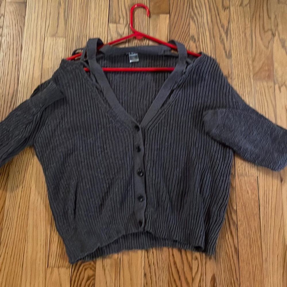 Cut out crop like cardigan